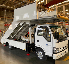Самоходный пассажирский трап GKT58 на шасси ISUZU